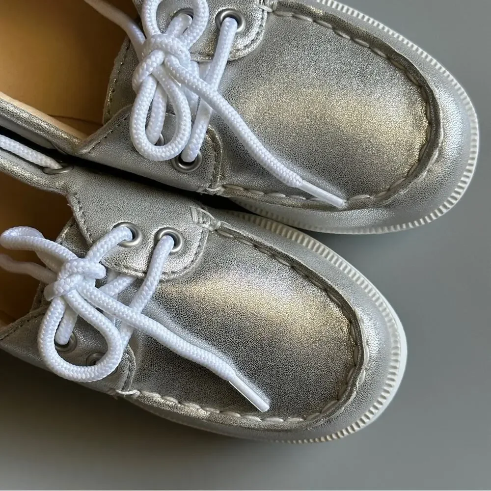 Gymboree  Little Girl’s Size 13 Silver Canvas Shoes Tennis Flat Sneakers…